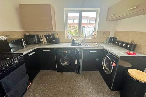 2 bedroom semi-detached house to rent, * APPLY ONLINE * Moss Meadow, Westhughton, BL5 3NX