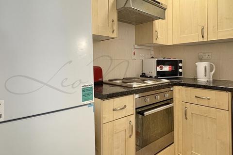 1 bedroom flat to rent, Wellesley Court, Maida Vale, London, W9