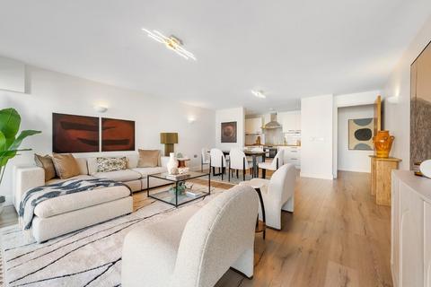 3 bedroom flat for sale, Streatham High Road, London SW16