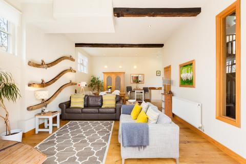 3 bedroom semi-detached house to rent, Shottery, CV37