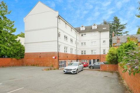 2 bedroom flat for sale, West Bar Street, Banbury, Oxfordshire, OX16