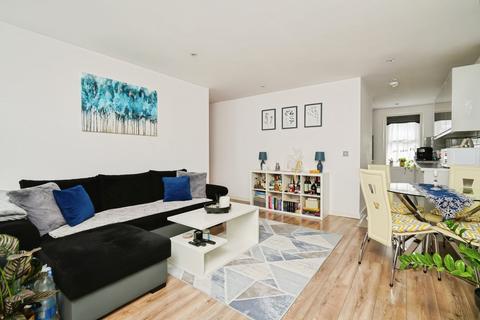 2 bedroom flat for sale, West Bar Street, Banbury, Oxfordshire, OX16