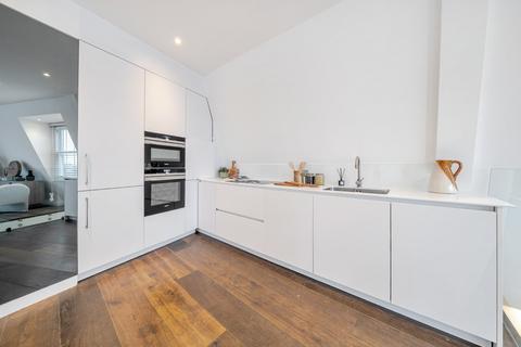 3 bedroom flat for sale, Waldemar Avenue, London, SW6