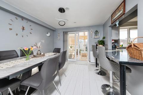 4 bedroom semi-detached house for sale, Elmscote Road, BANBURY, Oxfordshire, OX16