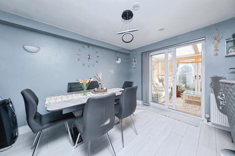 4 bedroom semi-detached house for sale, Elmscote Road, BANBURY, Oxfordshire, OX16