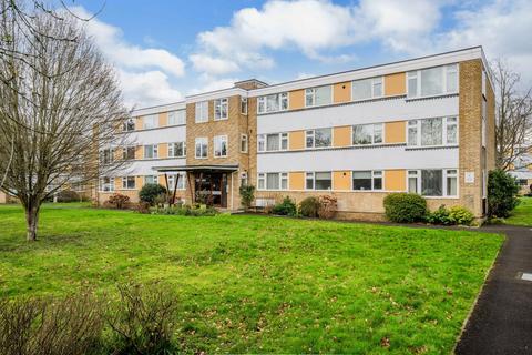 3 bedroom flat for sale, Avenue Road, Epsom