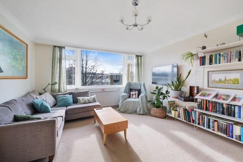 3 bedroom flat for sale, Avenue Road, Epsom