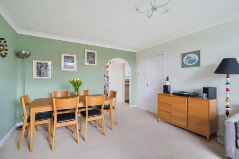 3 bedroom flat for sale, Avenue Road, Epsom