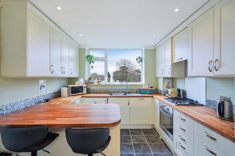 3 bedroom flat for sale, Avenue Road, Epsom
