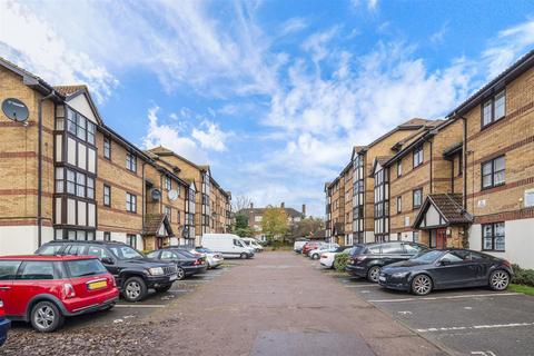 2 bedroom flat to rent, Somerset Gardens, London