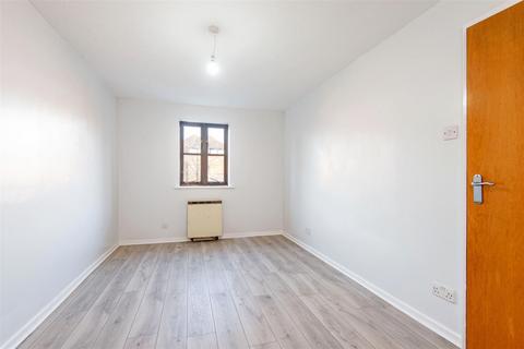 2 bedroom flat to rent, Somerset Gardens, London