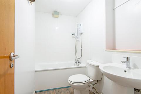 2 bedroom flat to rent, Somerset Gardens, London
