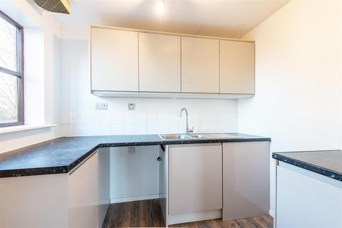 2 bedroom flat to rent, Somerset Gardens, London