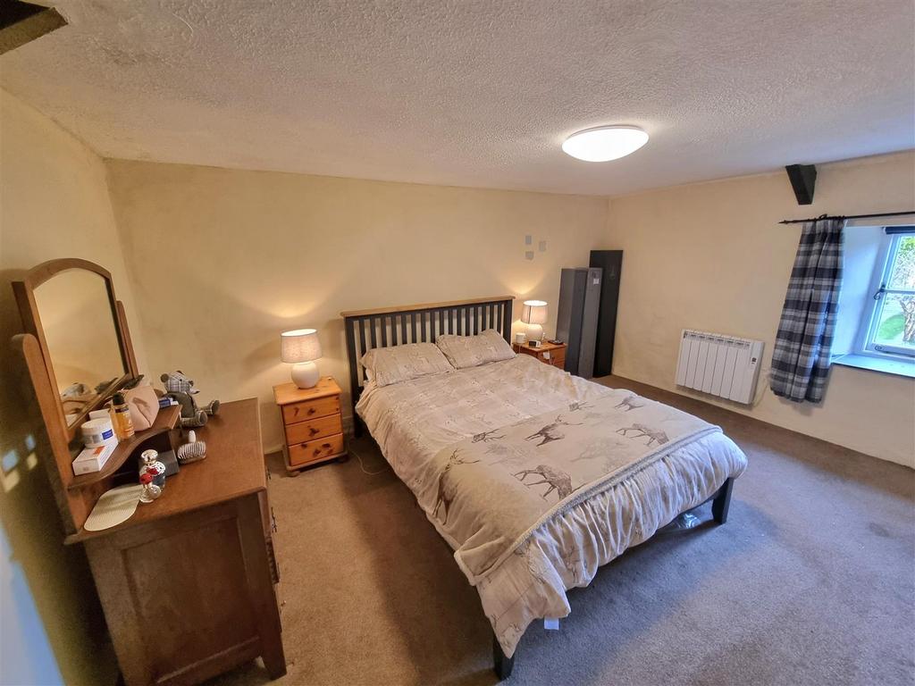 Bed 1.jpg