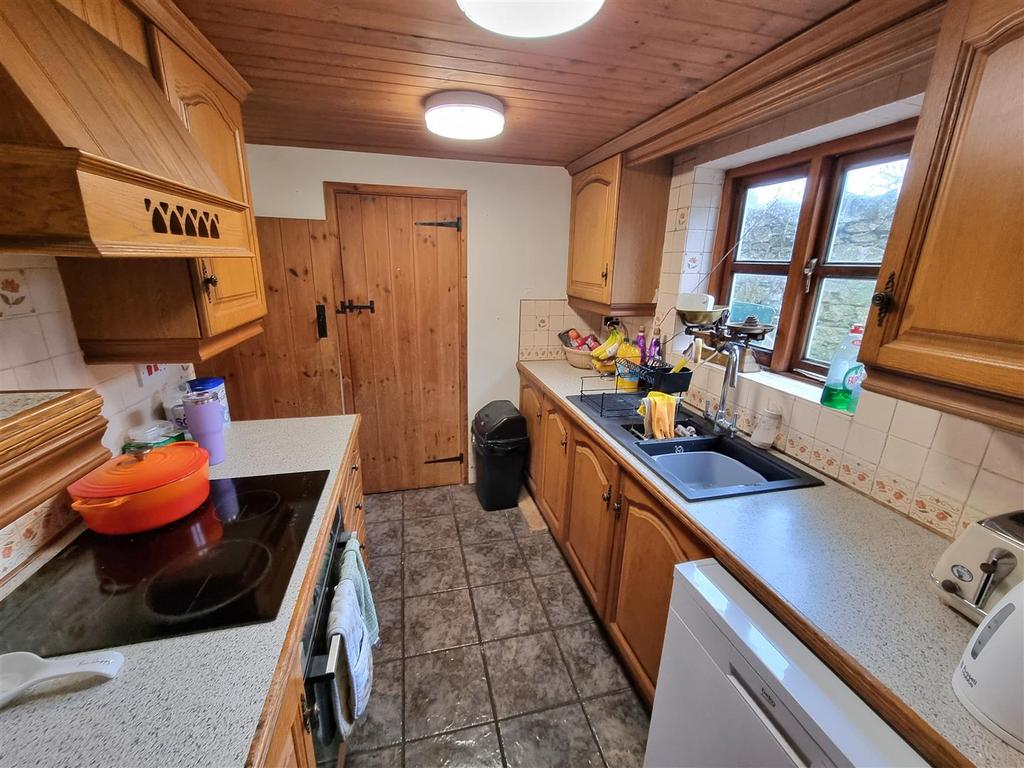 Kitchen (2).jpg