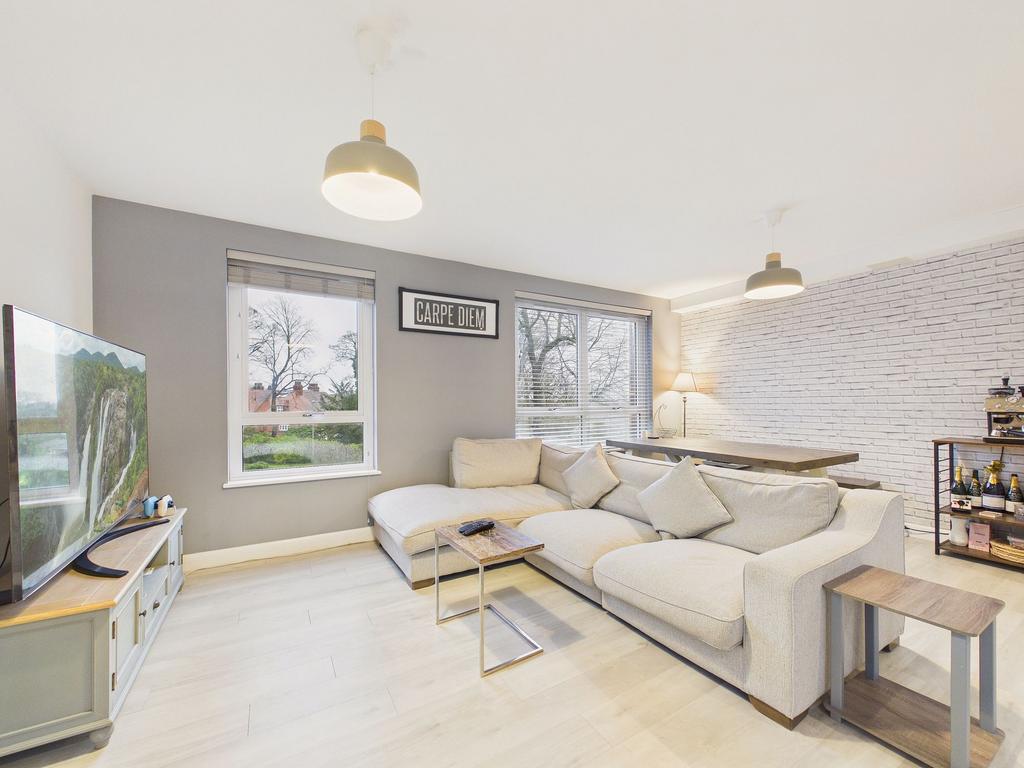 Lounge/Dining Area