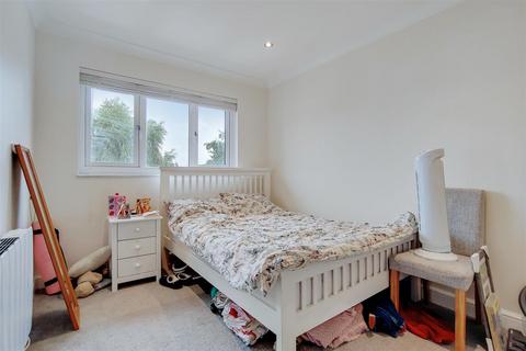 2 bedroom apartment for sale, Rawsthorne Close, London E16