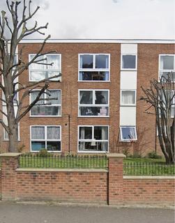 2 bedroom flat to rent, Gordon Road, London E18