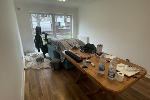 2 bedroom flat to rent, Gordon Road, London E18