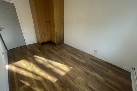 2 bedroom flat to rent, Gordon Road, London E18