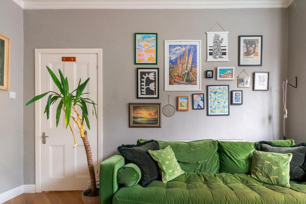 G5 F0 G3 RHD - Living Room B.jpg