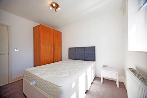 3 bedroom flat to rent, Beaufort Park, London NW11
