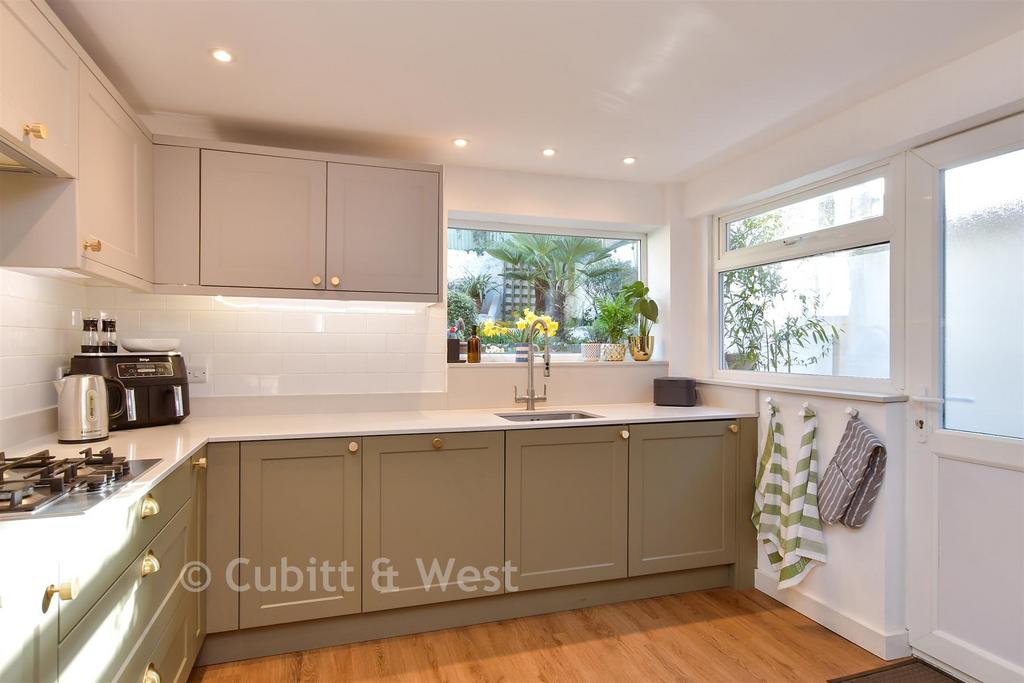 Kitchen/ Breakfast Room