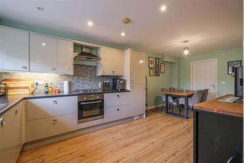 3 bedroom townhouse for sale, Lillands Lane, Brighouse