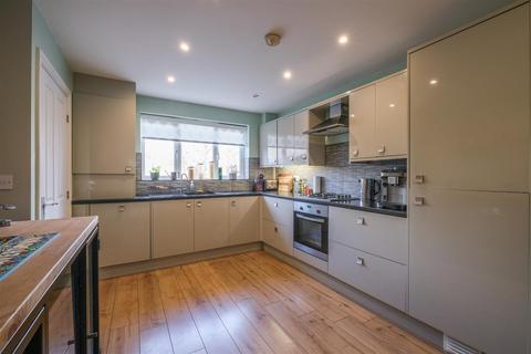 3 bedroom townhouse for sale, Lillands Lane, Brighouse