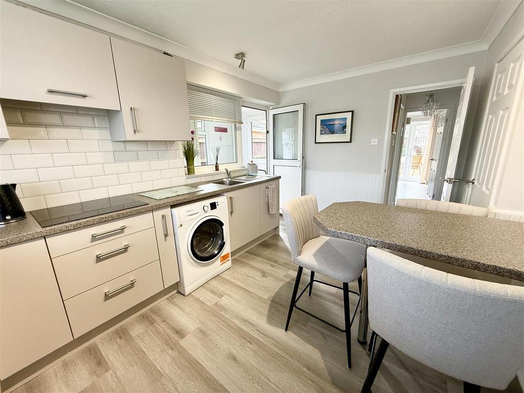 Kitchen dining