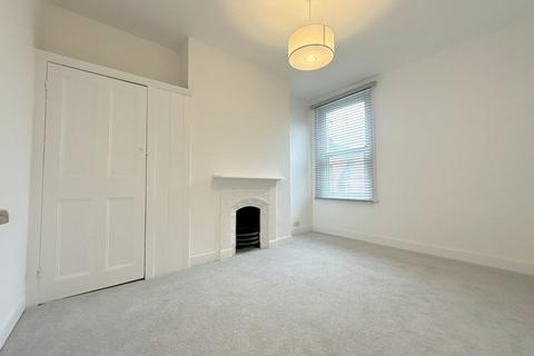 2 bedroom flat to rent, Osborne Road, Willesden Green