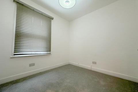 2 bedroom flat to rent, Osborne Road, Willesden Green