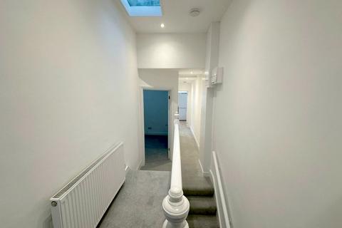 2 bedroom flat to rent, Osborne Road, Willesden Green