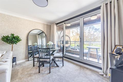 2 bedroom apartment for sale, Low Gosforth Court, Melton Park, NE3