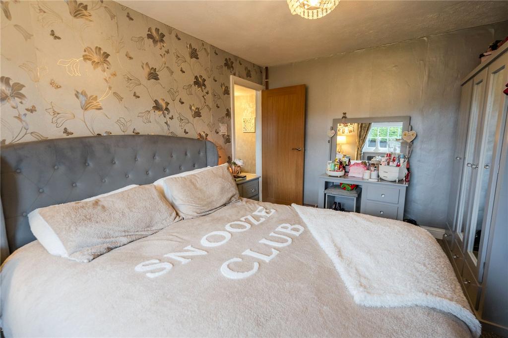Bedroom 1 (2)