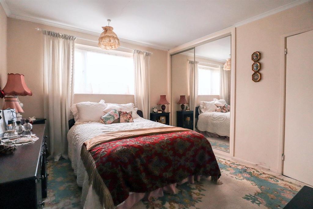 Bedroom 1 (2).jpg