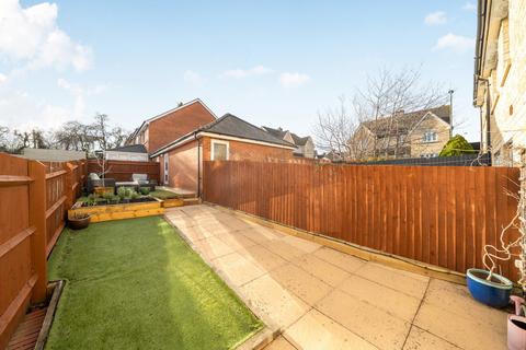 undefined, Walnut Close, Witney, Oxfordshire