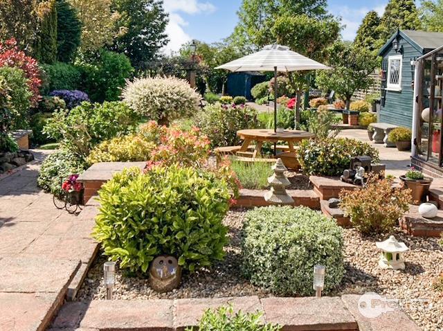 GARDEN1.jpg
