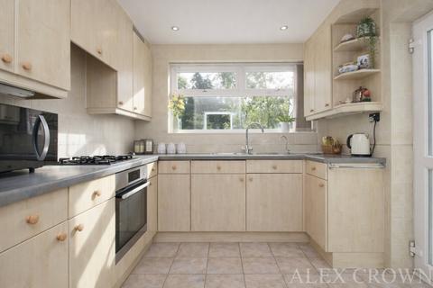 3 bedroom semi-detached house to rent, Stanwell Road, Ashford