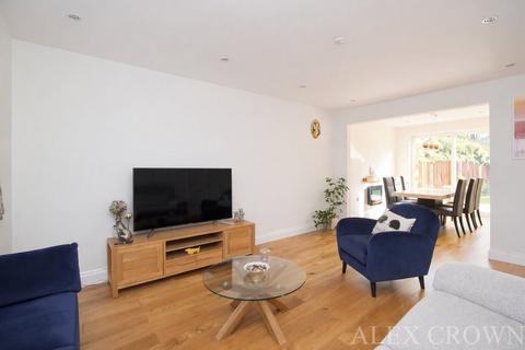 3 bedroom semi-detached house to rent, Stanwell Road, Ashford