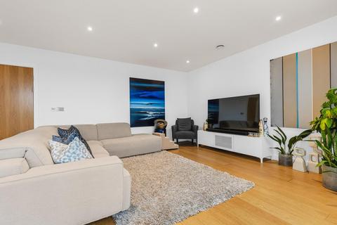 2 bedroom apartment to rent, Holland Park Avenue Holland Park