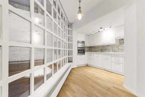 2 bedroom maisonette to rent, Portobello Road, London, W11
