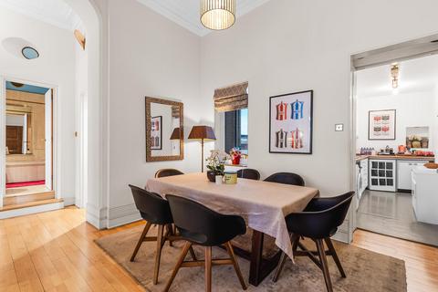 2 bedroom apartment to rent, Knightsbridge, London