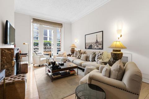 2 bedroom apartment to rent, Knightsbridge, London