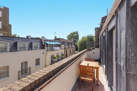 4 bedroom mews to rent, Ennismore Mews London