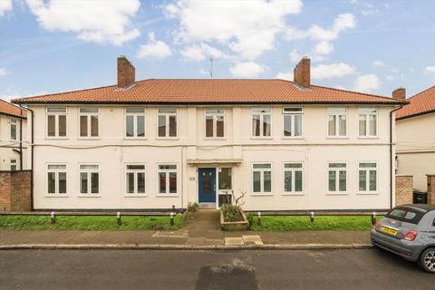 3 bedroom flat for sale, Meade Close, London W4