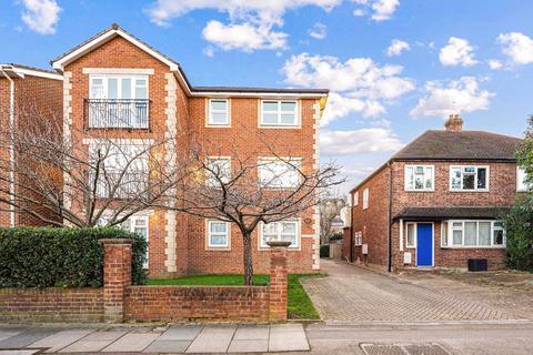 2 bedroom flat to rent, South Park Road, London SW19