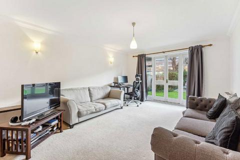 2 bedroom flat to rent, South Park Road, London SW19