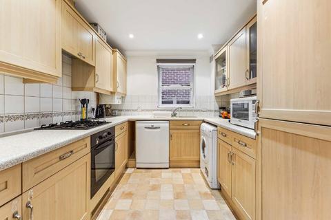 2 bedroom flat to rent, South Park Road, London SW19