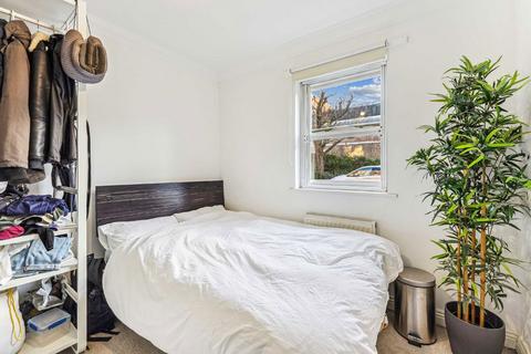 2 bedroom flat to rent, South Park Road, London SW19
